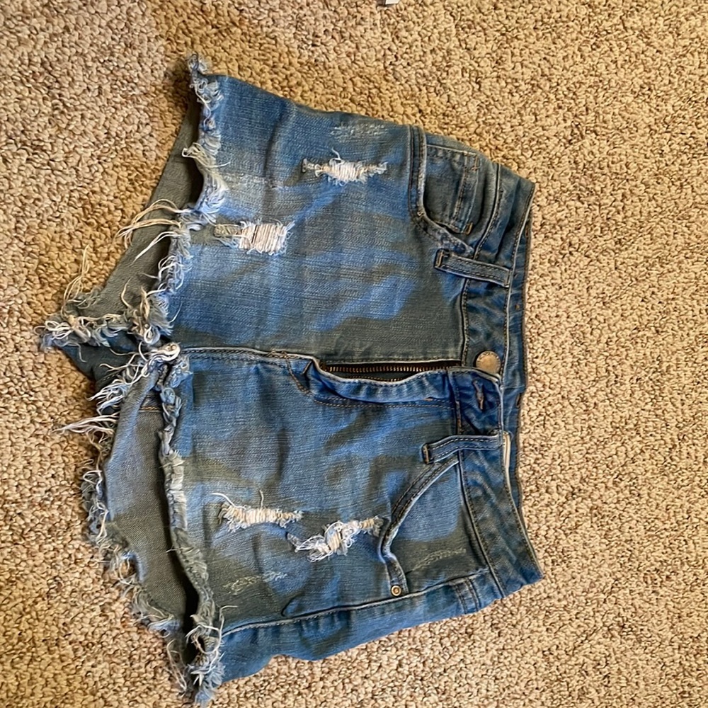 Papaya high rise Kylie frayed jean shorts. Size small.